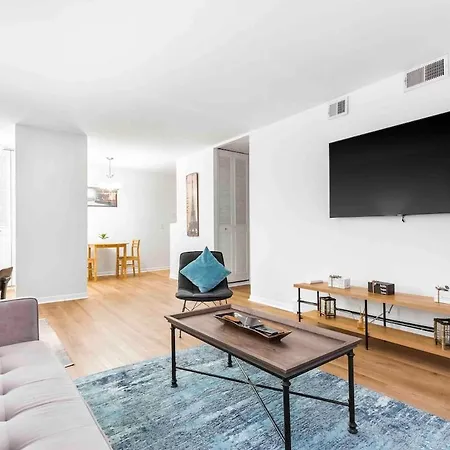 Pristine Lakeview Boystown Wrigley Haven Chicago